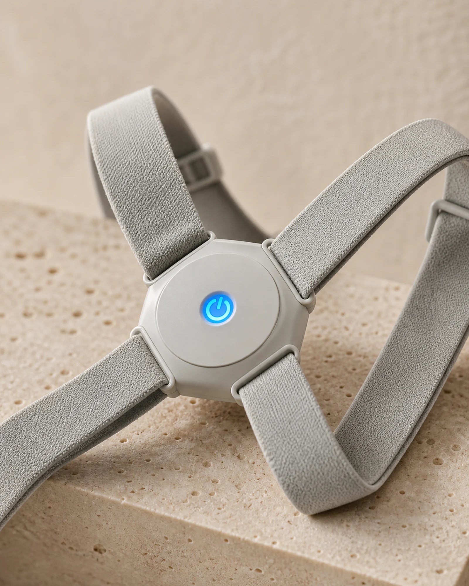 AlignNova product details including center module, blue indicator, strap texture, and adjustment hardware